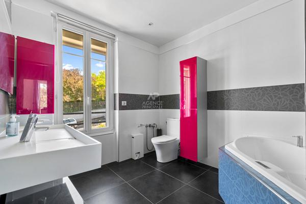 Maison Saint Germain En Laye 7 pièce(s) 195m2 €1 199 000 ** - Référence 17292