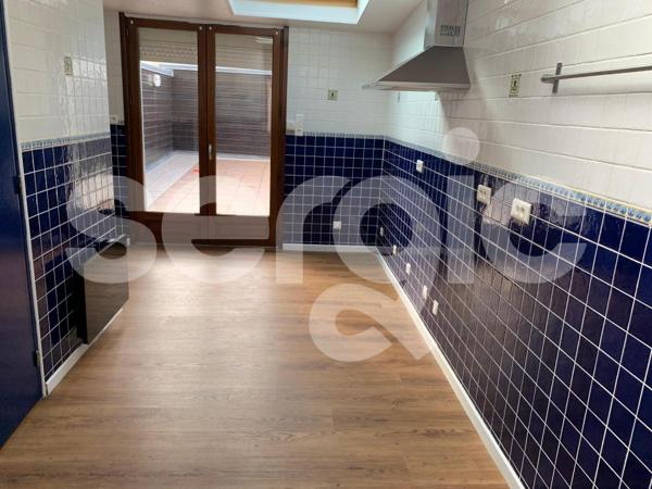 Location 3 Pieces 67 80000 Amiens 25 1435 01 0019