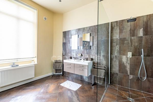 Propriete à vendre 15 pièces SOISSONS (02)