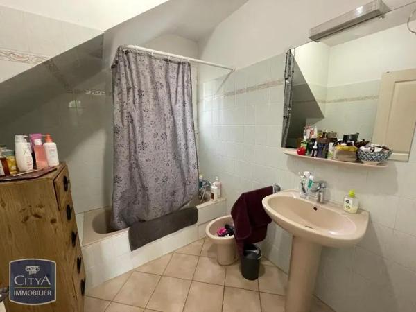 Maison à louer 5 pièces 110.82m² Pernes-les-Fontaines (84210)