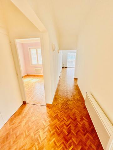 VALRAS-PLAGE VUE MER :  APPART DE 82M2 AU PREMIER ETAGE ET A 30 M DE LA PLAGE