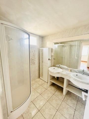 VALRAS-PLAGE VUE MER :  APPART DE 82M2 AU PREMIER ETAGE ET A 30 M DE LA PLAGE