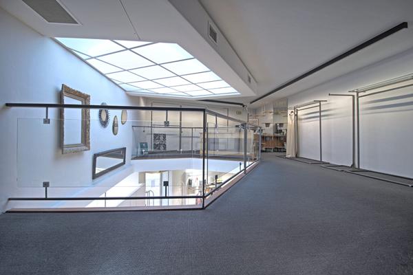 AGEN EMPLACEMENT n°1 - Immeuble de 310 m² à usage commercial élevé sur 6 niveaux.