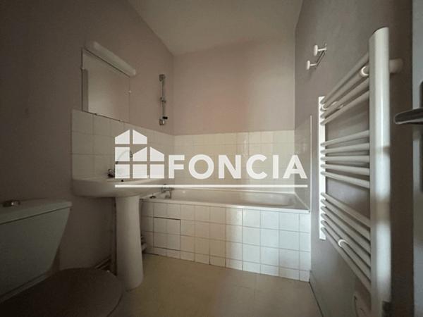 Location Studio 27.16 m² - 10/12 RUE DU PETIT POLYGONE Poitiers 86000