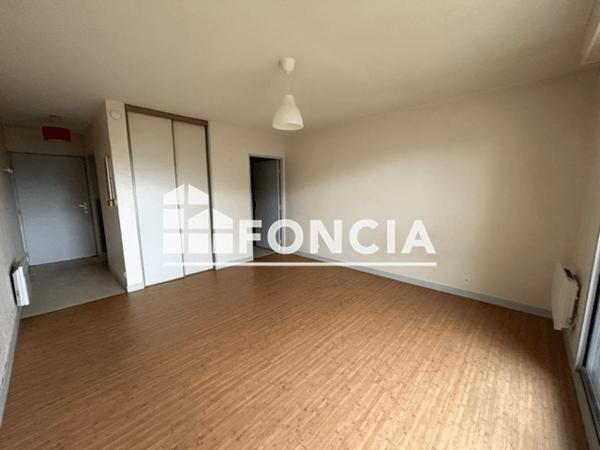 Location Studio 27.16 m² - 10/12 RUE DU PETIT POLYGONE Poitiers 86000