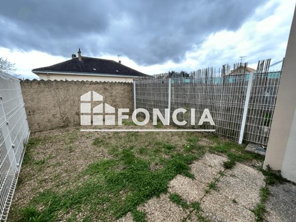 Location Studio 27.16 m² - 10/12 RUE DU PETIT POLYGONE Poitiers 86000