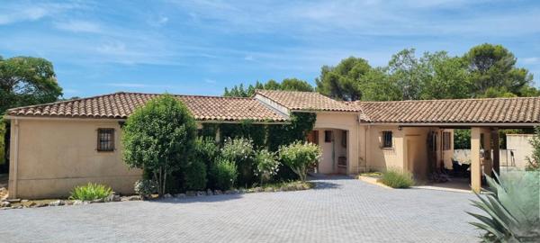 GRANDE VILLA DE PLAIN PIED  T5 sur 1400 m² de terrain piscinable