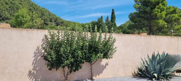 GRANDE VILLA DE PLAIN PIED  T5 sur 1400 m² de terrain piscinable