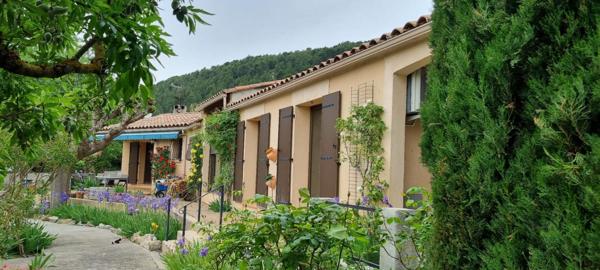 GRANDE VILLA DE PLAIN PIED  T5 sur 1400 m² de terrain piscinable