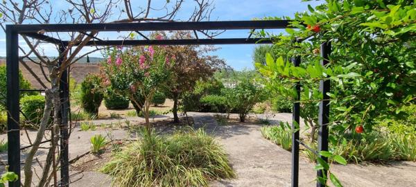 GRANDE VILLA DE PLAIN PIED  T5 sur 1400 m² de terrain piscinable