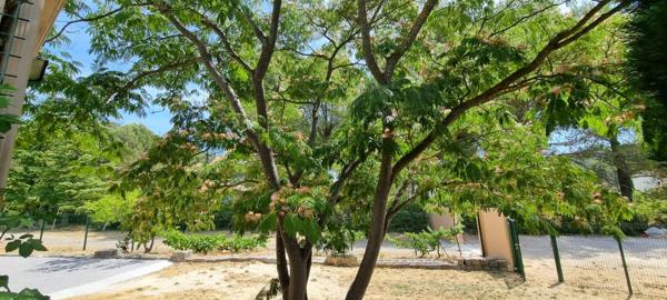 GRANDE VILLA DE PLAIN PIED  T5 sur 1400 m² de terrain piscinable