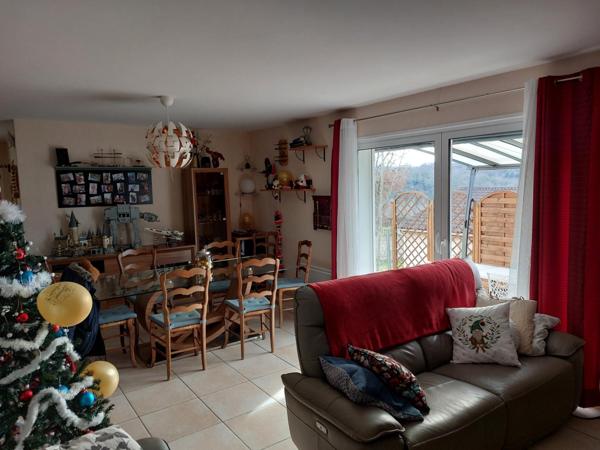 Maison de plain-pied comprenant 4 chambres.