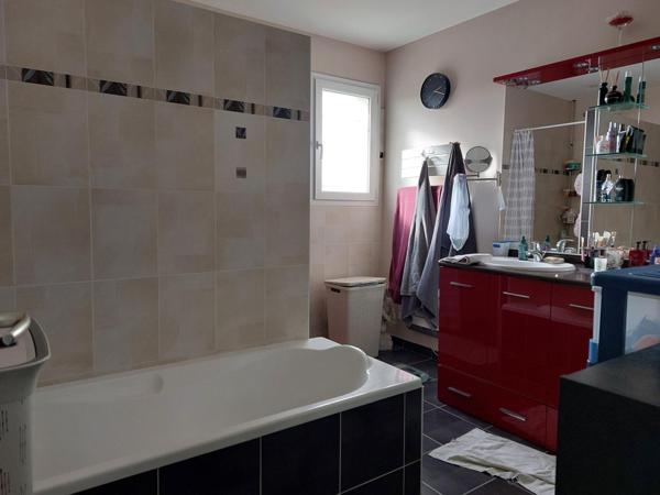 Maison de plain-pied comprenant 4 chambres.