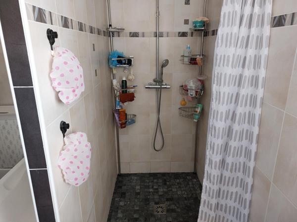 Maison de plain-pied comprenant 4 chambres.