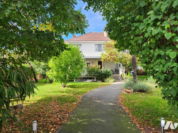 LA FLECHE, Pavillon de 153 m² sur 900 m²