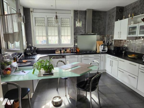 LA FLECHE, Pavillon de 153 m² sur 900 m²