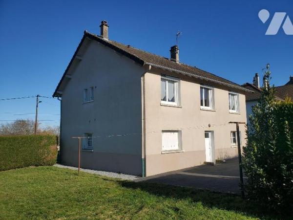 Maison à Vendre à Guéret (23000) en Creuse (23) comprenant : 
-	Sous-sol de garage (porte moto...