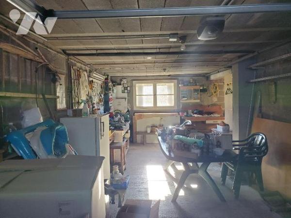 Maison à Vendre à Guéret (23000) en Creuse (23) comprenant : 
-	Sous-sol de garage (porte moto...