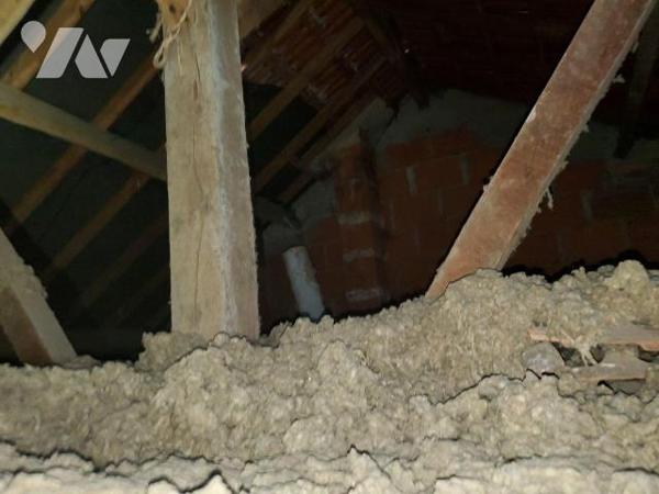 Maison à Vendre à Guéret (23000) en Creuse (23) comprenant : 
-	Sous-sol de garage (porte moto...