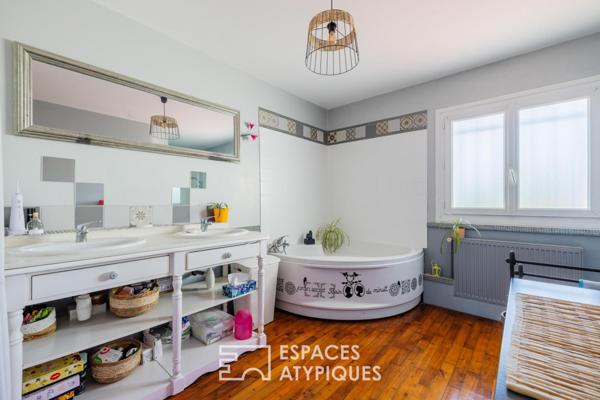 Maison de ville au charme intemporel, véritable cocon familial