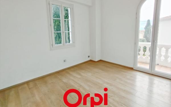 Appartement à vendre    3 pièces • 78 m2 Bandol