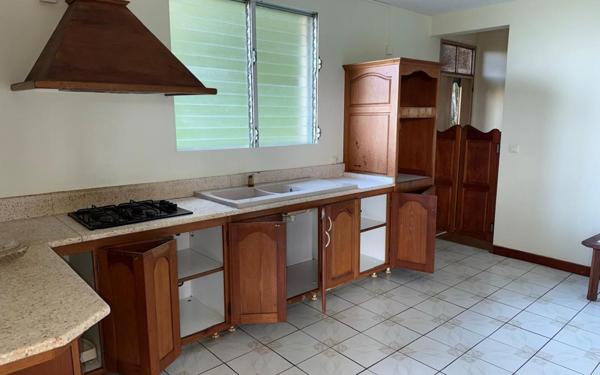 Maison à vendre    6 pièces •  Deshaies