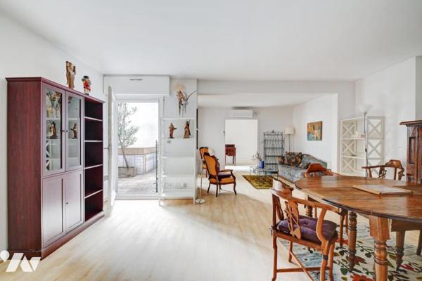 Appartement de 5 pièces terrasse dans immeuble 1993