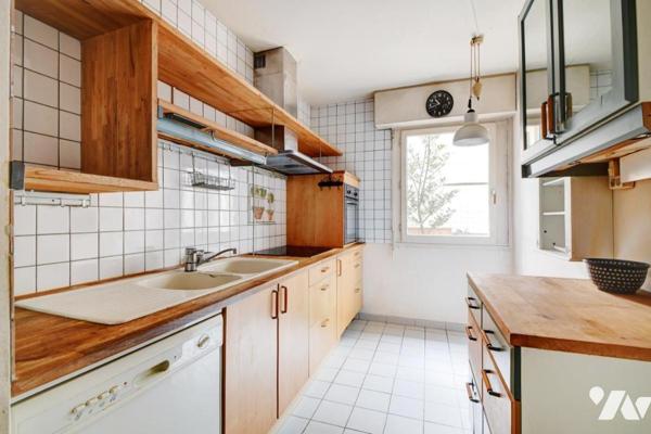 Appartement de 5 pièces terrasse dans immeuble 1993