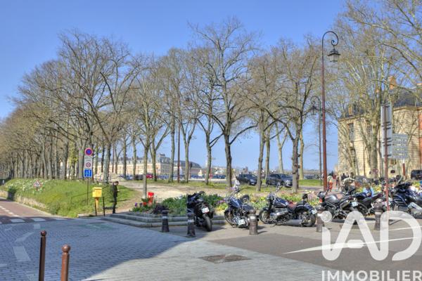 Immeuble à vendre 151,18 m² Versailles