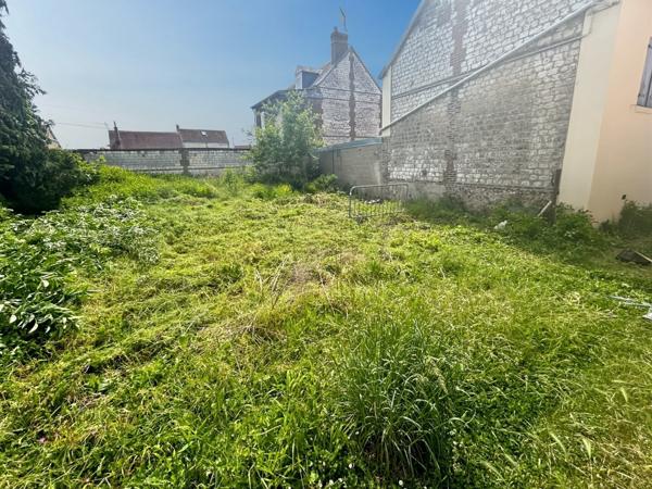 Terrain constructible de 175 m² - Projet maison avec étage