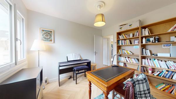 Caen - F4 de 75 m2 refait à neuf avec stationnement et double balcon