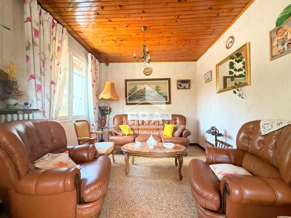 À VENDRE  13610 LE PUY-SAINTE-RÉPARADE MAISON D'ENVIRON 110 M² AVEC DOUBLE GARAGE ET TERRAIN DE 1 160 M²