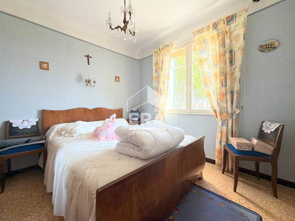 À VENDRE  13610 LE PUY-SAINTE-RÉPARADE MAISON D'ENVIRON 110 M² AVEC DOUBLE GARAGE ET TERRAIN DE 1 160 M²