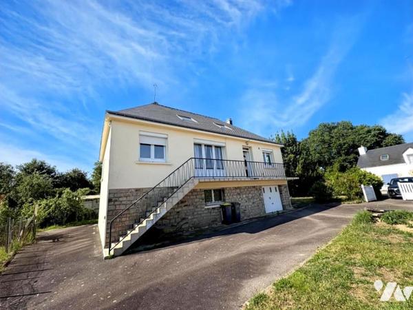Maison d'habitation construite sur 2 niveaux et comprenant 3 chambres , sous-sol complet et terrain