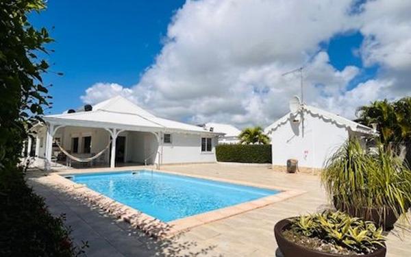 Maison à louer    4 pièces •  Saint-François