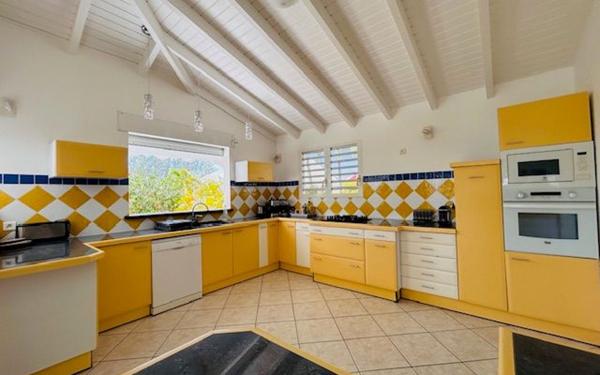 Maison à louer    4 pièces •  Saint-François