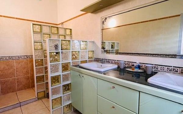 Maison à louer    4 pièces •  Saint-François