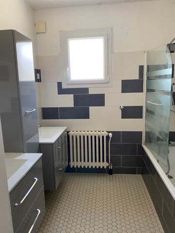 MESLAY DU MAINE, pavillon T5 de 104,30 m²