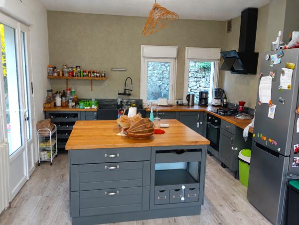 Maison de 84 m² avec sous-sol complet sur 4 965 m² de terrain – Accès rivière – Silhac