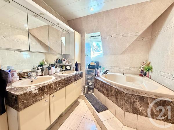 Maison à vendre  7 pièces - 180 m 2   LE THILLAY  - 95