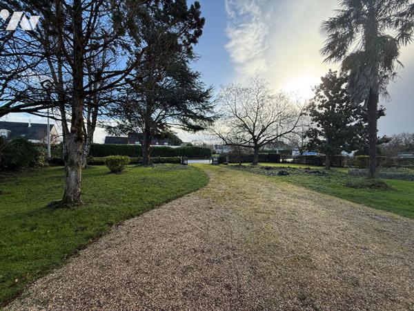 Terrain Betton 606m² largeur