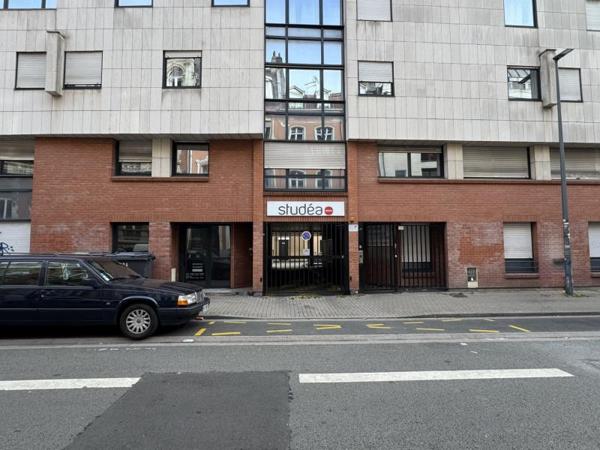 Location Parking/box 85 € à Lille