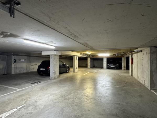 Location Parking/box 85 € à Lille