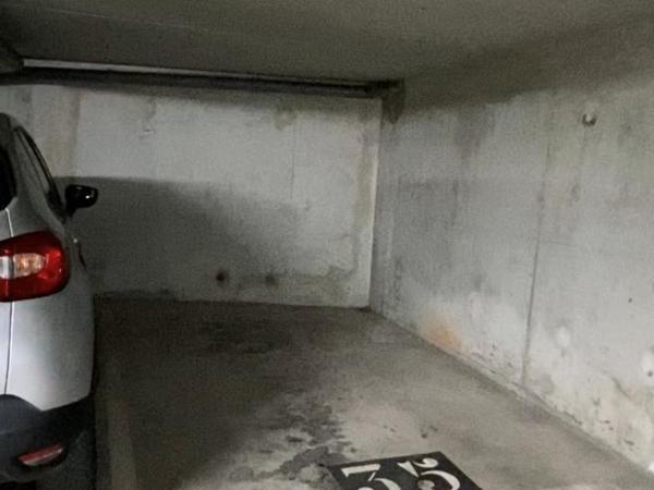 Location Parking/box 85 € à Lille