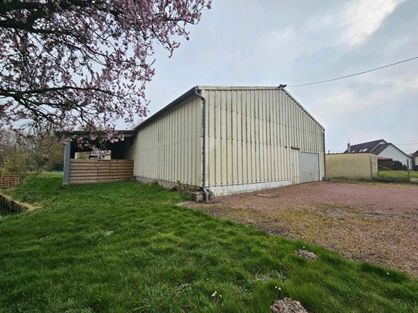 Vaste pavillon - Etang - Hangar