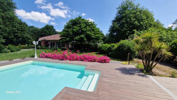 Carcarès-Sainte-Croix (40400) Maison plain-pied 217 m2 - 5 chambres - Piscine - Parc 1,4 hectare - DPE B - Carcares Sainte Croix