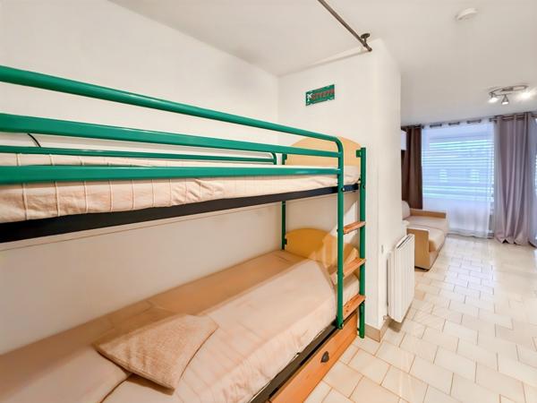 Hyères (83400) STUDIO vendu meublé de 20 m2 - HYERES - LOGGIA - PARKING