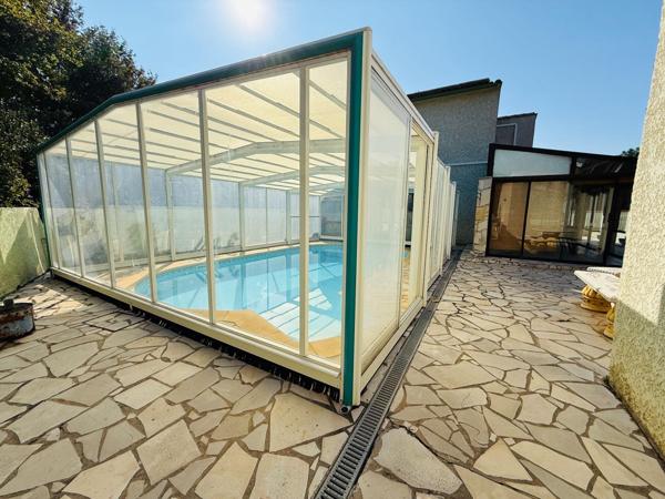 Maison 7 pièces avec piscine et garage