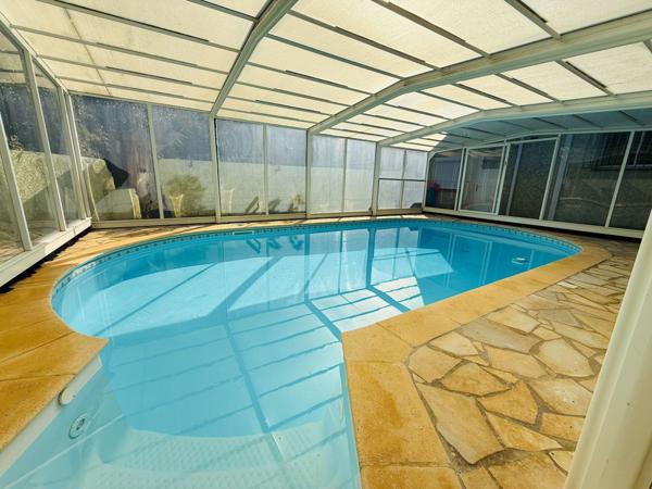 Maison 7 pièces avec piscine et garage