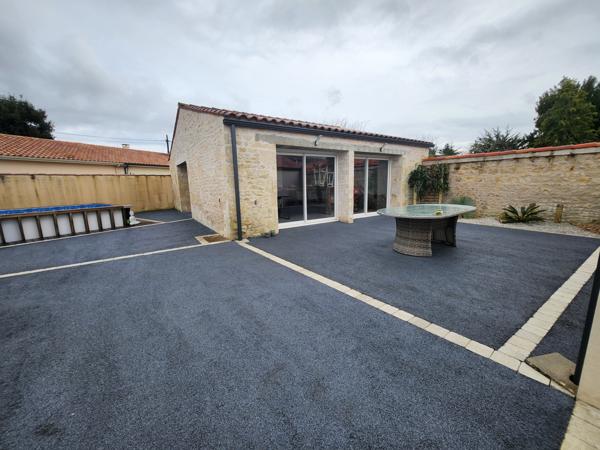 Luçon (85400) Maison en pierre rénovée avec studio indépendant, piscine et grand garage